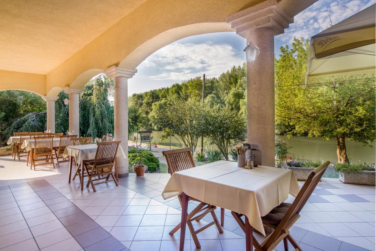 Regia Panzio Bed & Breakfast Halaszi Exterior photo