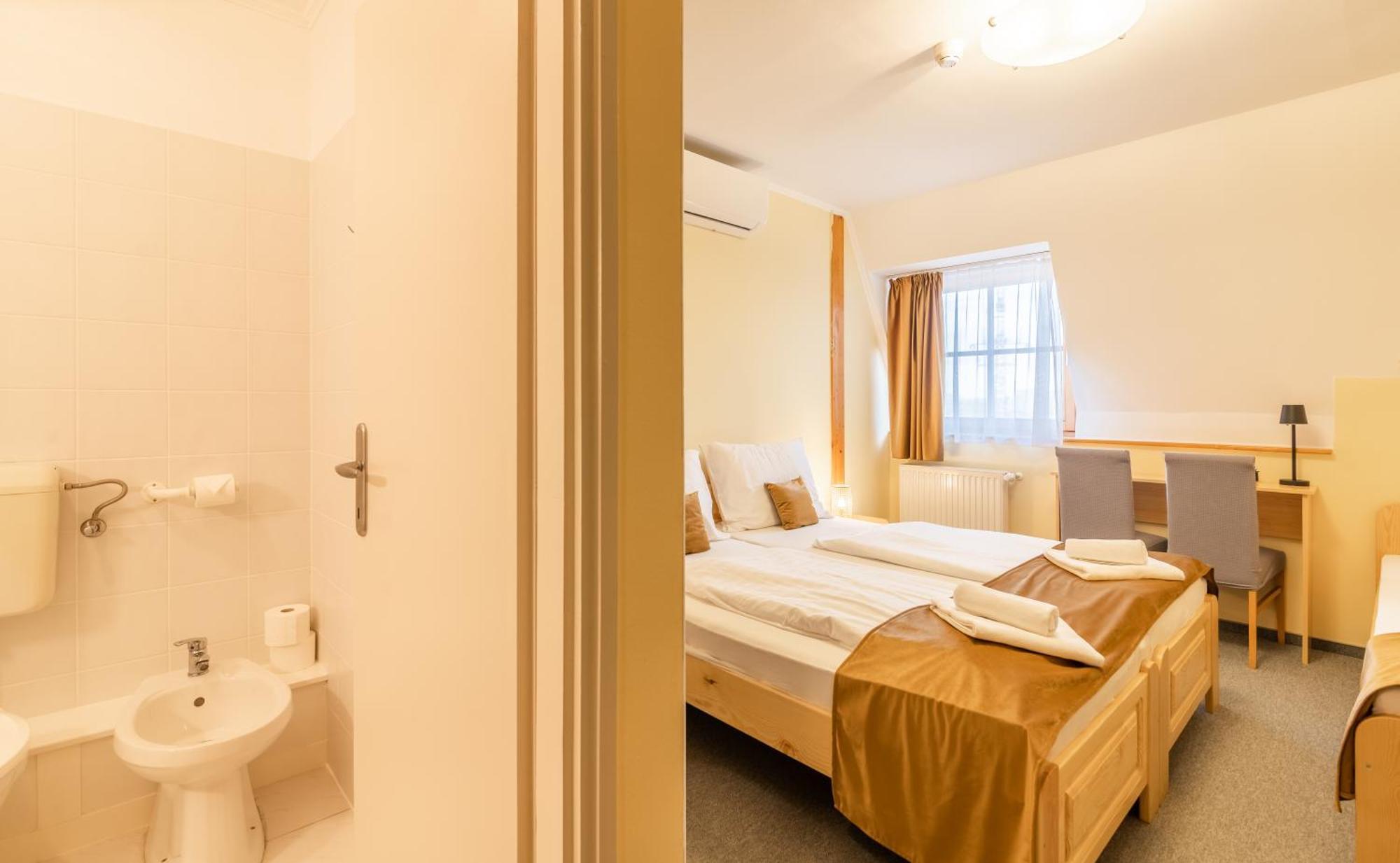 Regia Panzio Bed & Breakfast Halaszi Exterior photo
