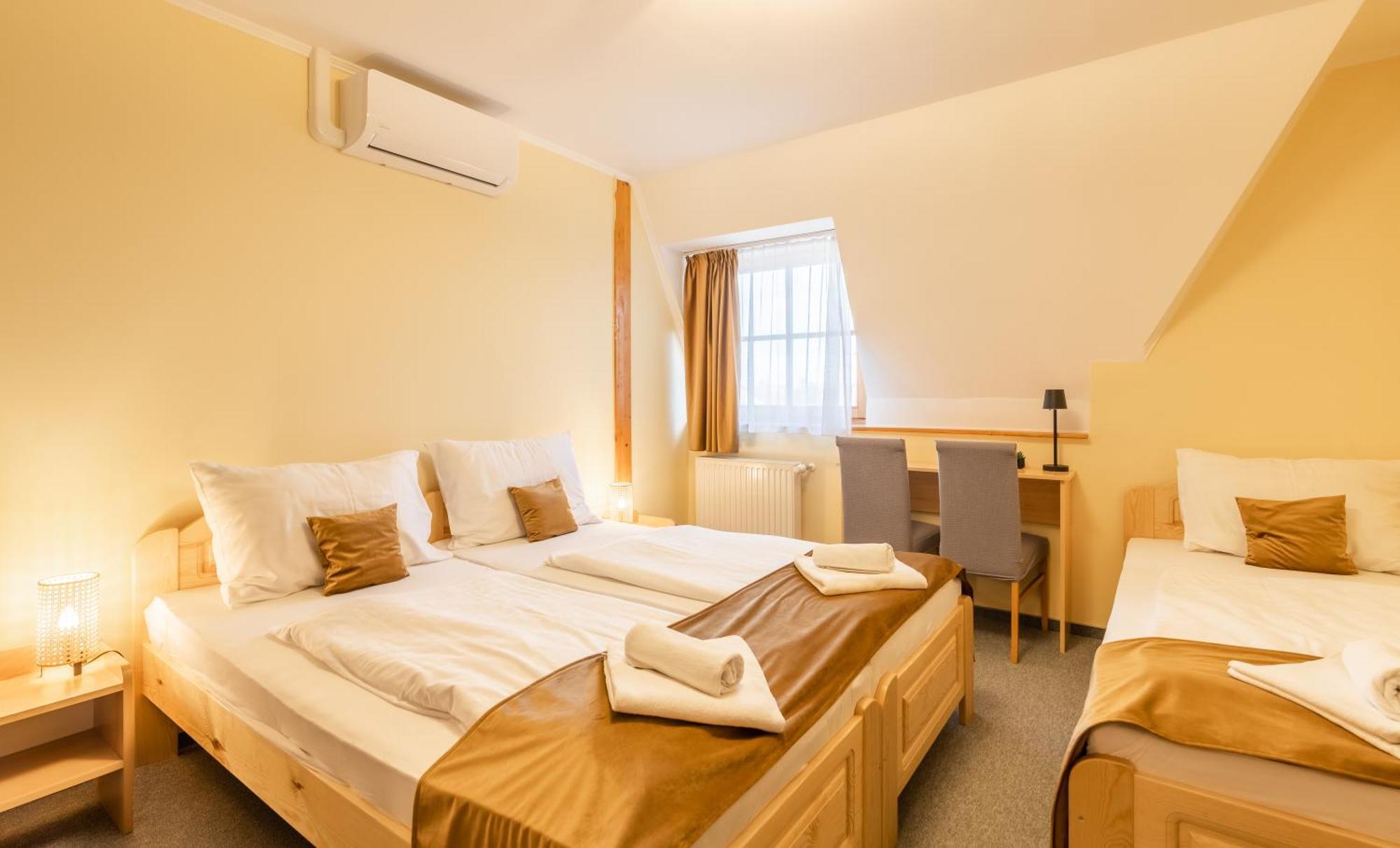 Regia Panzio Bed & Breakfast Halaszi Exterior photo